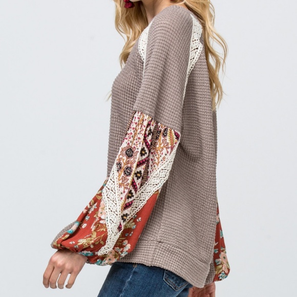 Contrast Balloon sleeve top with crochet trim - Picture 2 of 5